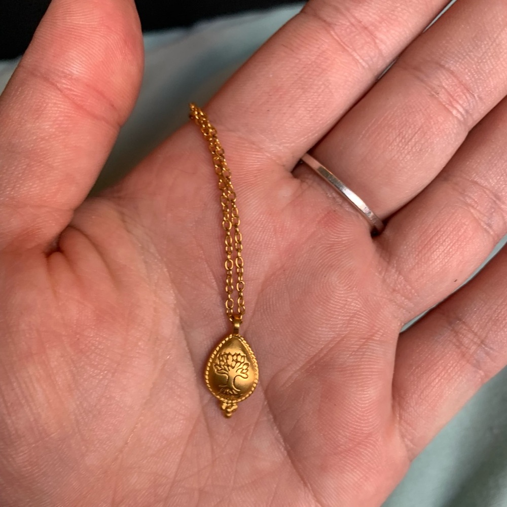 Adorable tree of life gold tone necklace